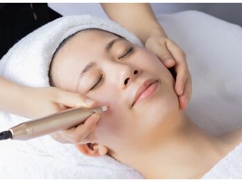 ノーマ(NORMA)の写真/気になるシミをケアし透明感ある肌へ!しみ専門店監修の機器でターンオーバーを整えシミに直接アプローチ