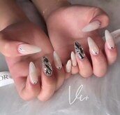 ビープラス(vi+)