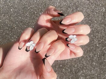 プラス セカンド(Plus 2nd)/Vフレンチネイル