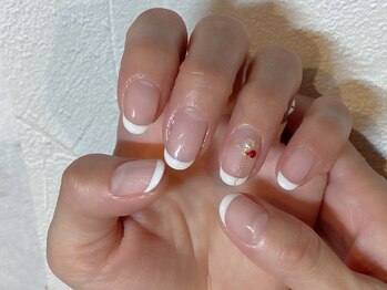 白フレンチ×ワンポイントアート