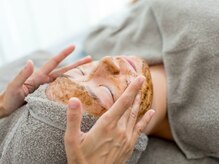 アークポノ(ark pono)/ハーブピーリング施術風景