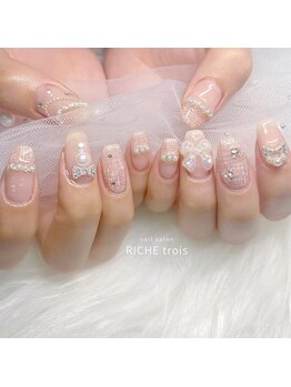 リッシュ トロワ(RICHE trois)/ピンクホワイトガーリー冬ネイル