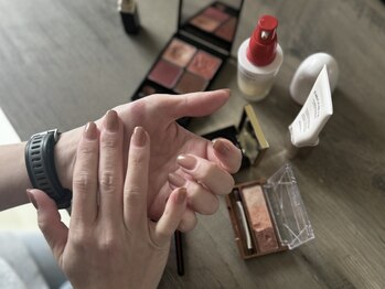 シロイロ(SHIROIRO)の写真/【賢くオシャレがしたい女性必見】プロのスタッフがメイクについての普段のお悩みのご相談に乗ります♪
