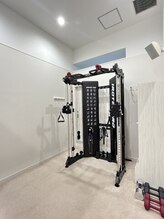 アム鍼灸ラボ 有楽町/スミスマシンで全身トレーニング