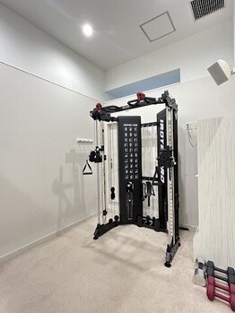 アム鍼灸ラボ 有楽町/スミスマシンで全身トレーニング