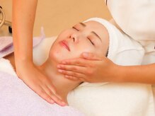 メナードフェイシャルサロン 千歳烏山駅北口店の雰囲気（デコルテ＆フェイシャルマッサージ）