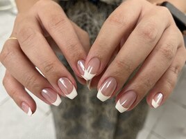 艶感可愛いフレンチネイル