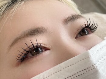シールーム(Sea Room)の写真/【脅威のモチで高リピ率!!フラットラッシュバインドロック】まつ毛の負担を最小限に少ない本数でふさふさ☆
