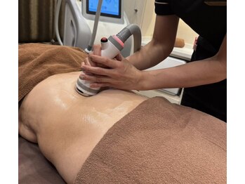 アクトベレッザ(Act BELLEZZA)の写真/セル脂肪撃退◆エステ版マイクロウェーブモニター35,000円◆固まったセル脂肪に！すっきりメリハリBODY