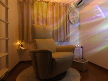 月とふくろうの雰囲気（室内）