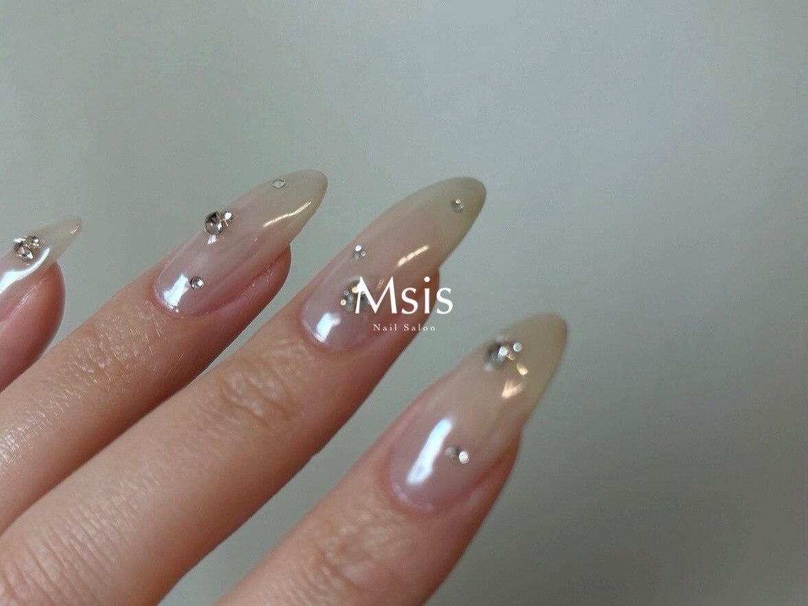 2025年-2026年冬トレンド】ストーンのネイルデザイン集｜人気順｜843