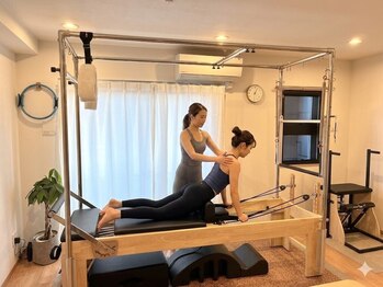 マシンピラティス REPOS PILATES STUDIO【ルポピラティススタジオ】の写真/【★1対1パーソナルピラティス】柔軟性・姿勢改善◎ハワイアンテイストの非日常空間で初めてのピラティス*