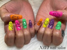 ナビ(NAVI)/ニコちゃんネイル