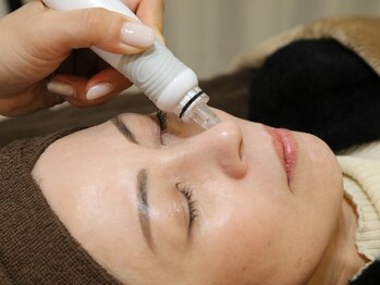 ケアナ 梅田店(CareNa)の写真/毛穴洗浄でごっそり黒ずみ撃退！毛穴ひらきやたるみも高濃度美容液でつるんと透明肌☆毛穴悩みの駆け込み寺