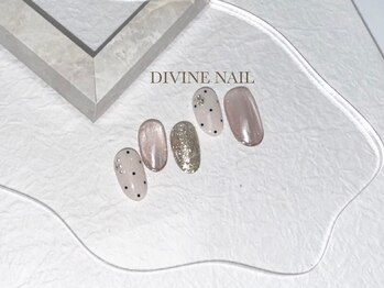 ディバイン ネイルズ(DIVINE NAILS)の写真/シンプルなのに可愛いトレンドネイルで、いつもの自分をアップデート♪お得なクーポンで気分もUP！