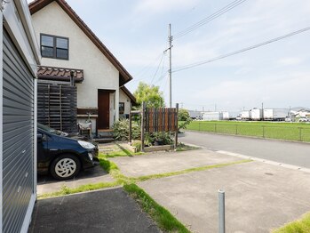 モモサロン(MoMo Salon)/
