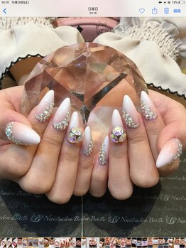 エスフィーネイルサロン ブリーユ(Esfy nailsalon Brille)/ストーンいっぱい大人ネイル