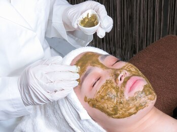 ミンズサロン(Min's salon)の写真/【本格ハーブピーリング￥8800】人気の”剥離なし”ハーブピーリングと天然由来のハーブピーリングご用意◎
