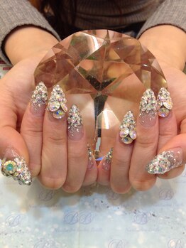 エスフィーネイルサロン ブリーユ(Esfy nailsalon Brille)/キラキラストーンいっぱいネイル