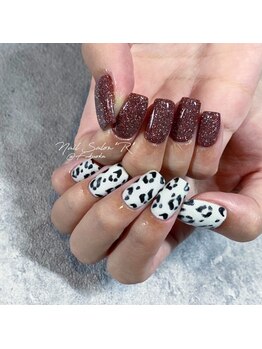 ネイルサロン R/スタイリングコース　8030円