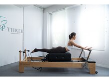 白とグリーンを基調とした爽やかなスタジオ[蒲田/ピラティス]