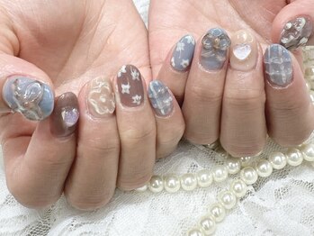 ハニービービー(Honey Bee Bee)/ぷっくりお花ネイル