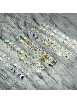 ドゥミーケア ビューティ(DoMeCare beauty)/耳ツボジュエリーの種類も豊富!