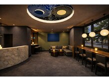 大足スパ 両国 錦糸町(BIG FOOT SPA)の雰囲気(落ち着いた雰囲気の受付・待ち合いスペース)