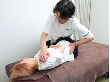カイロプラクティック雅の雰囲気(特殊な検査で細かく歪みを整えます)