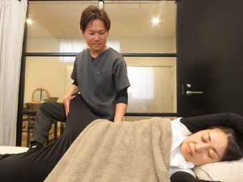 タック(TAK)の写真/慢性的な腰痛や突然の腰の痛みもお任せください！ボキボキなしの、優しい整体でしっかり効果を実感◎