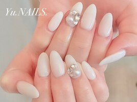 春ネイル◎乳白色Vカット