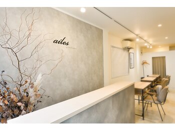 エール バイ クレアチュールドゥエ(ailes by creaturedoue)/落ちついた雰囲気の店内