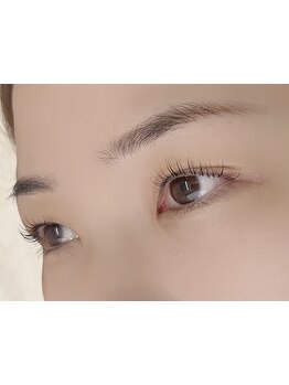 ナチュラル上品な目元にしたい