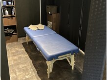 併設ジム内にある半個室のベッドスペースもあり、女性にも安心