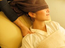 月とふくろうの雰囲気（肩のマッサージ）