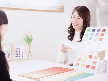 ルナカラープラス(Luna Color+)の写真/《色を味方に付けて印象UP》初めての方でも毎日の洋服選びやメイクが楽しくなる♪トータル診断で垢抜けを◎