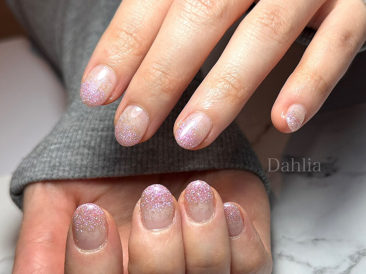 2026年春トレンド】ラメグラデーションのネイルデザイン集｜人気順