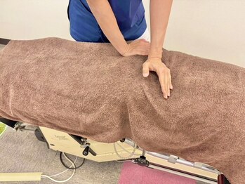 王子さくらカイロプラクティックの写真/【慢性的な腰痛を改善しませんか?】凝り固まった筋肉をマッサージで丁寧にほぐし、腰の辛さを解消します◎