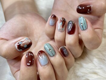 リファインネイル(refinenail)の写真/個性派もシンプル系も叶う！デザインの持ち込み可能でニュアンスネイルが映えるサロン☆
