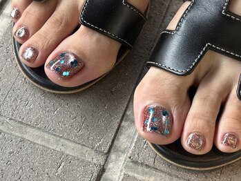 リッシュ(RICHE)の写真/秋もフットネイルで大人上品に★フラッシュネイルやうるうるマグネットネイル、持ち込みアートも！！