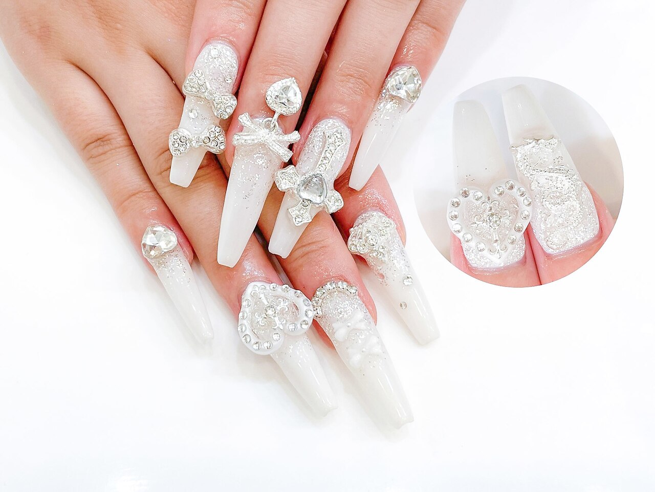 2025年-2026年冬トレンド】ストーン 夏のネイルデザイン集｜人気順｜32