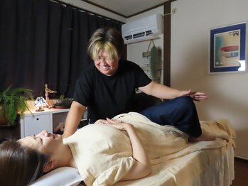 ラナロミ(LANA.Lomi)/もみほぐし