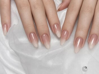 ジュティア ネイル バイ リブレイズ 京都市役所前(JuTia Nail by Live raise)の写真/自然なフォルムと上品な仕上がりで、大人女性にも◎何度でも通いたくなるデザインと心地よい時間をお届け♪