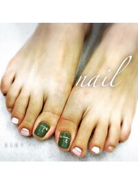 秋はカーキでフットネイル