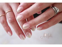 アイネイルズ(Ai nails)/ホワイトラメグラデーション
