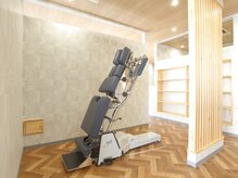 ししまる骨盤整体院 一宮院/トムソンベッド