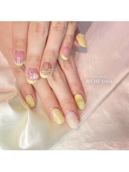 リッシュ トロワ(RICHE trois)/春イエローフレンチネイル♪