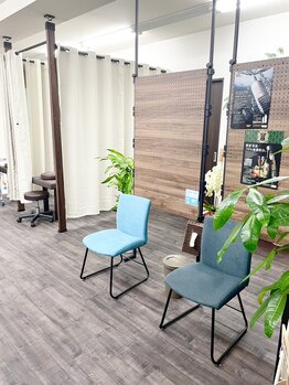 はれる接骨院 ウェリナ(Welina)/広く、明るい店内