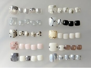 コラット ジングウマエ(KORAT jingumae)の写真/シンプル×上品なフットネイルで気分UP♪こだわりのワンカラーに角質ケアSETでいつ見られても素敵な足元に