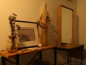 アンムート(anmut)の写真/【水曜限定メニュー】18時~ナイトヘッドスパ、日中とはまた違った幻想的な空間での施術となります♪